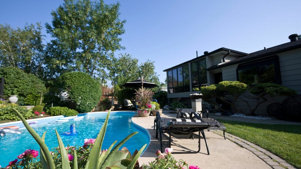 aménager jardin avec piscine
