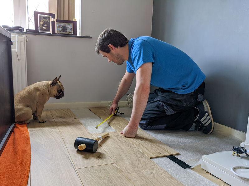 diy measurements laying laminate flooring at home